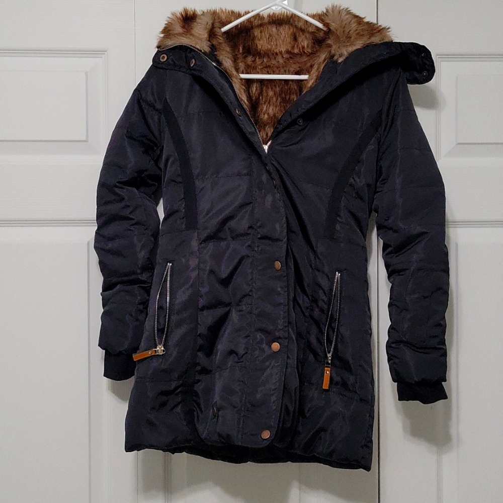Mid length black winter jacket/coat with faux-fur lining
